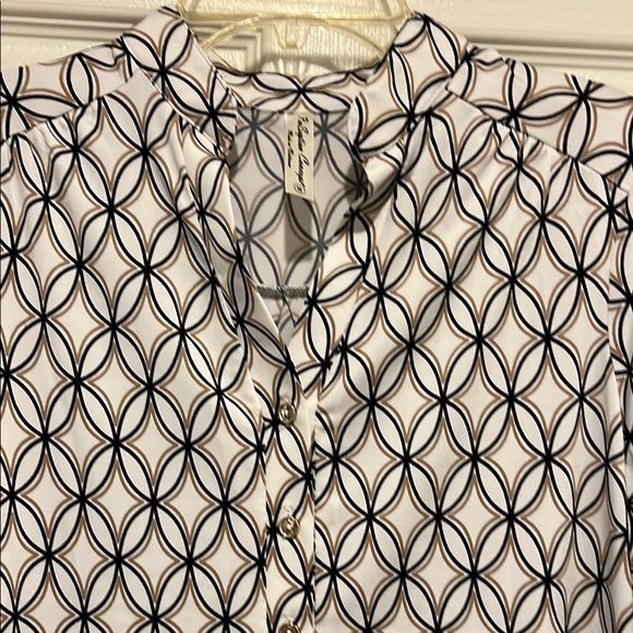 Chic Geometric Pattern Blouse - Picture 3 of 4